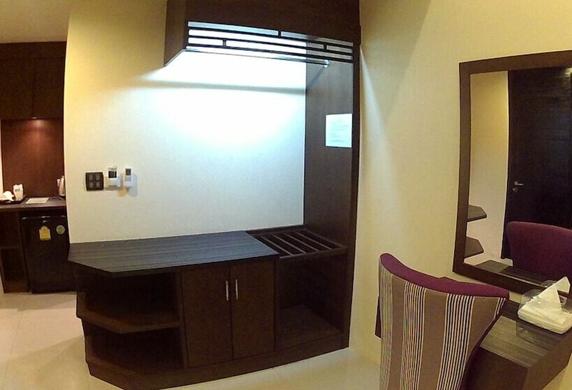 اتاق استاندارد با چشم‌انداز استخر, Green Adamas Resort Chumphon