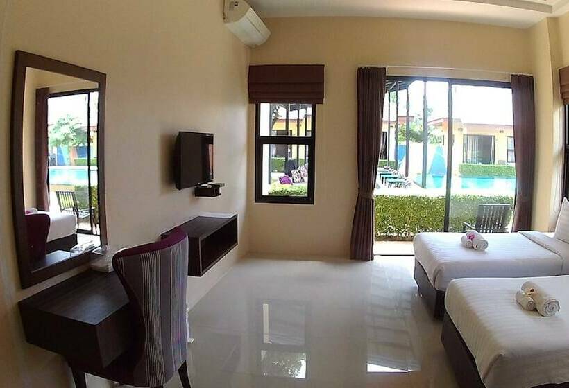 اتاق استاندارد با چشم‌انداز استخر, Green Adamas Resort Chumphon
