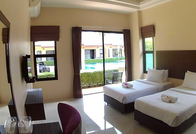 اتاق استاندارد با چشم‌انداز استخر, Green Adamas Resort Chumphon