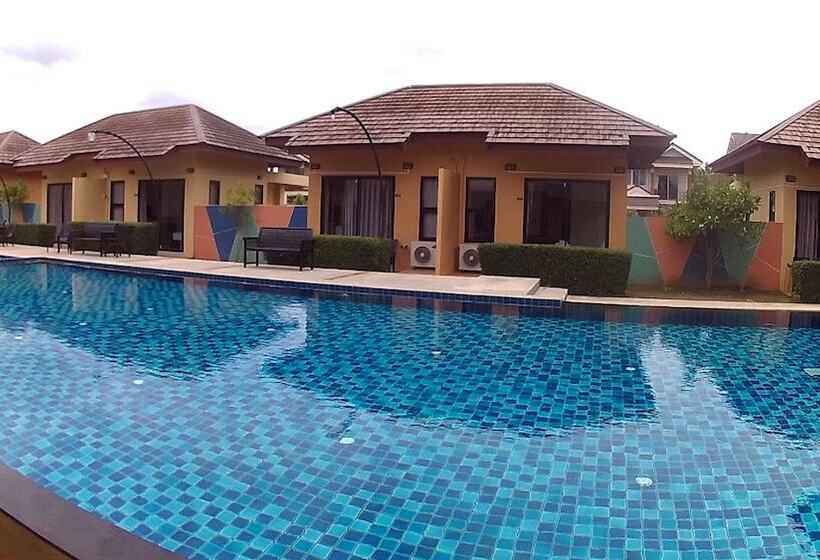 اتاق استاندارد با چشم‌انداز استخر, Green Adamas Resort Chumphon