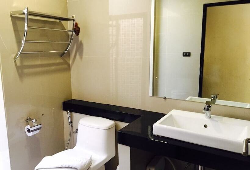اتاق استاندارد با چشم‌انداز استخر, Green Adamas Resort Chumphon
