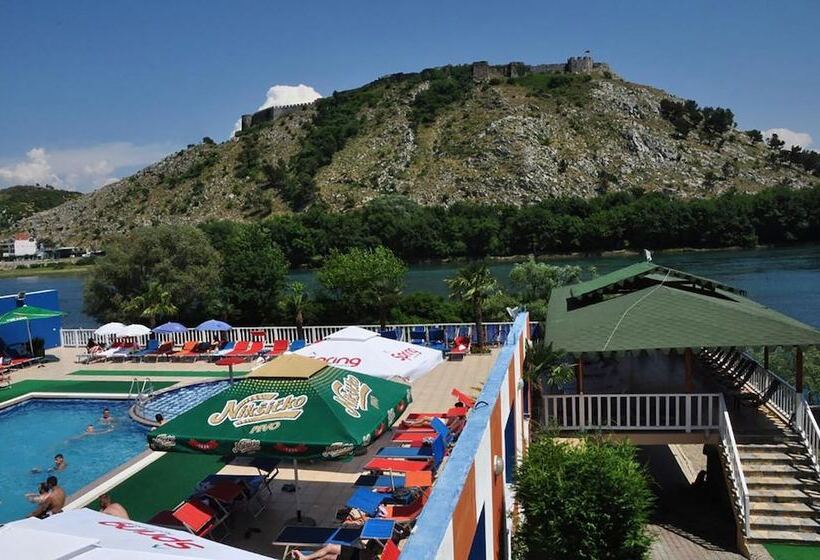 اتاق استاندارد سه تخته با بالکن, Buna Park