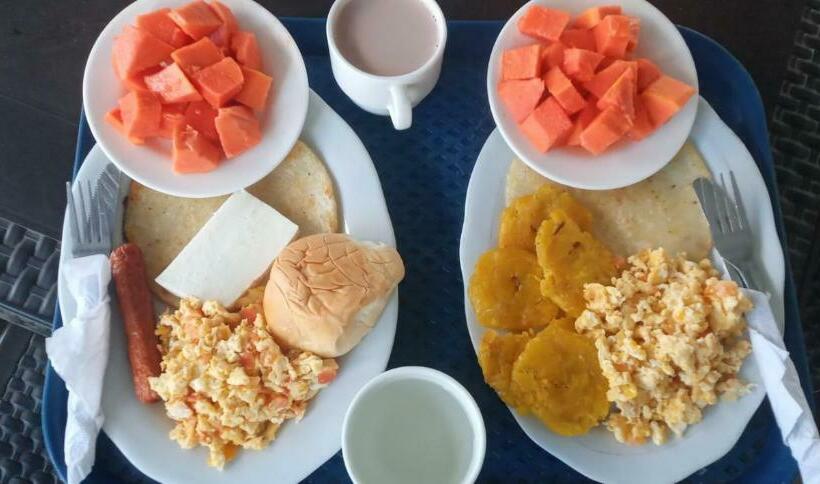 اتاق استاندارد چهار تخته, Don Toño Tolú
