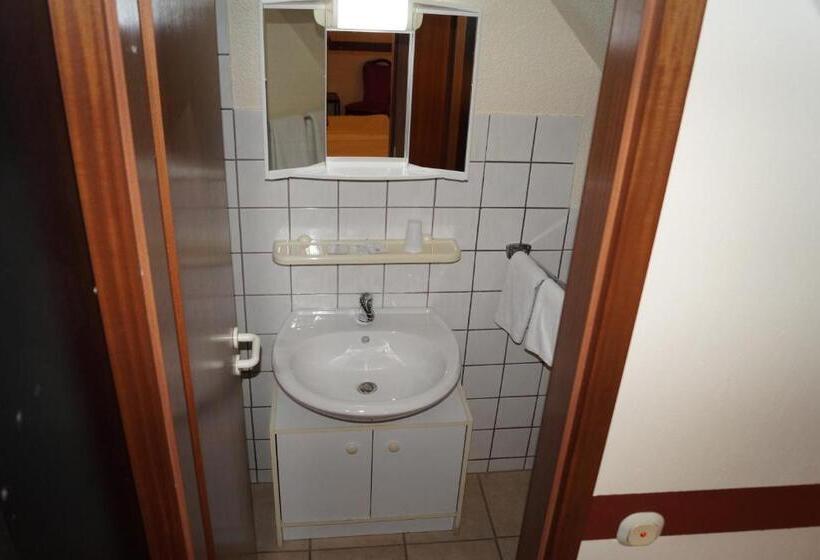 Economy Triple Room, La Fontana