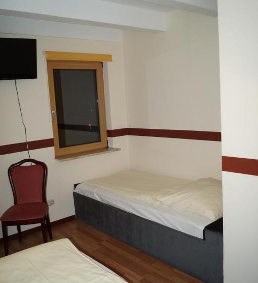Economy Triple Room, La Fontana