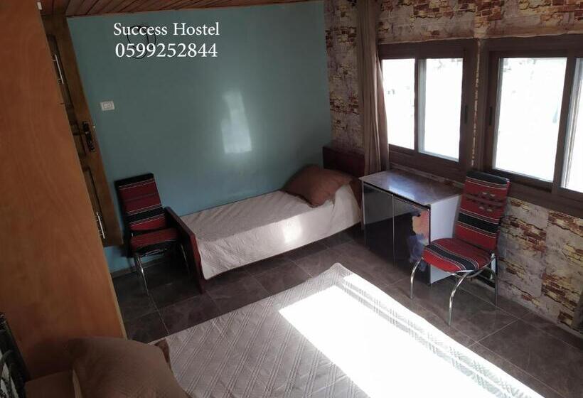 اتاق لوکس سه تخته, Success Hostel