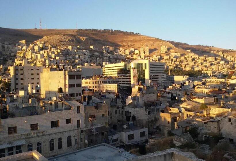 اتاق لوکس سه تخته, Success Hostel