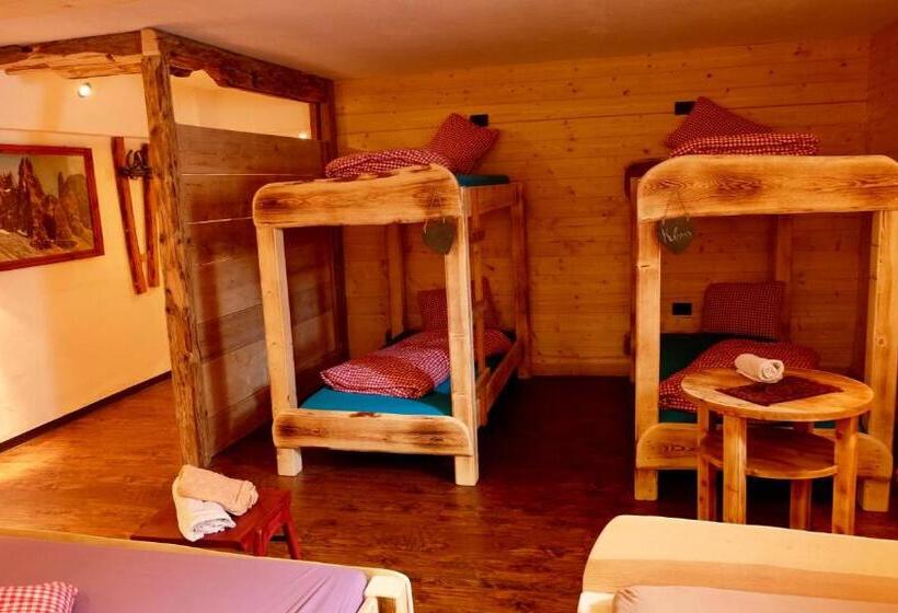 تختخواب در اتاق مشترک, "0" Sterne  Weisses Rössl In Leutasch/tirol