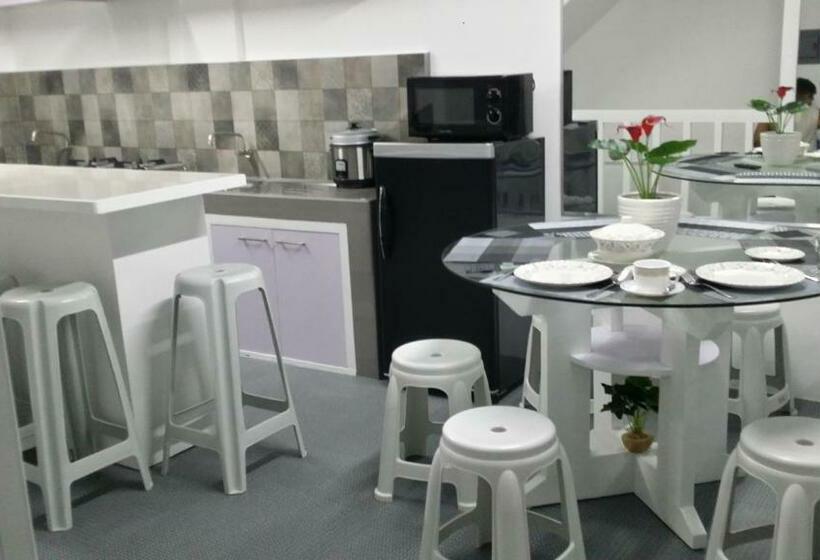 اتاق عادی, Ervoruto Hostel Makati