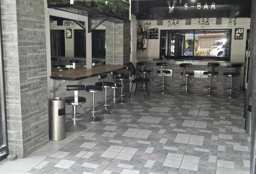اتاق عادی, Ervoruto Hostel Makati