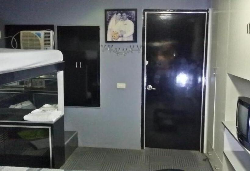 استودیوی استاندارد, Ervoruto Hostel Makati