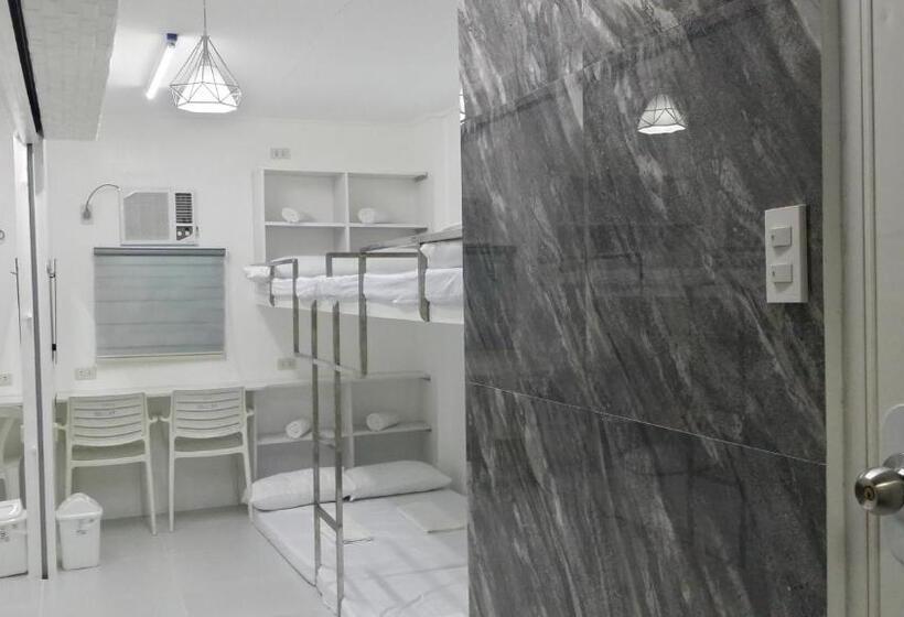 اتاق خانوادگی, Ervoruto Hostel Makati
