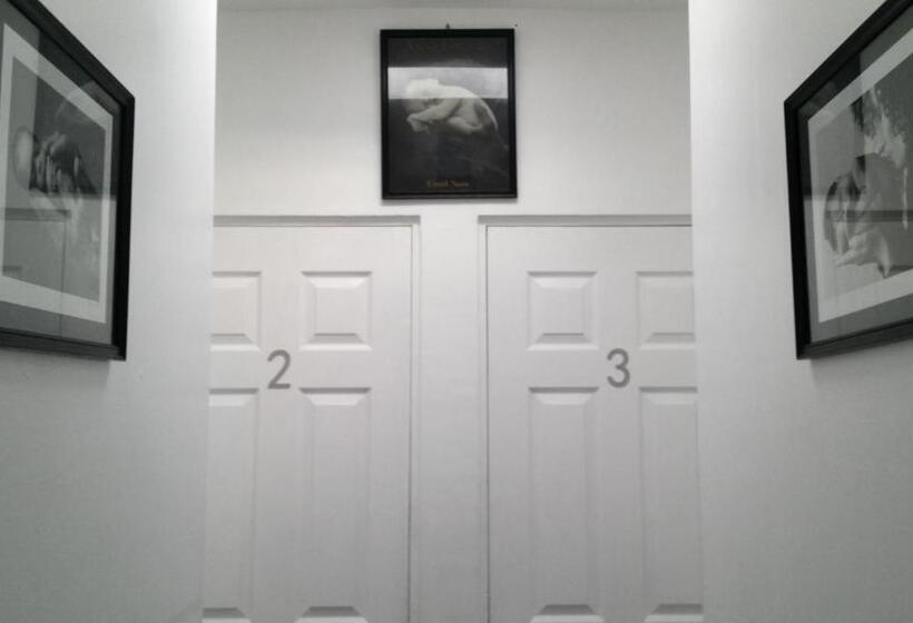 اتاق خانوادگی, Ervoruto Hostel Makati
