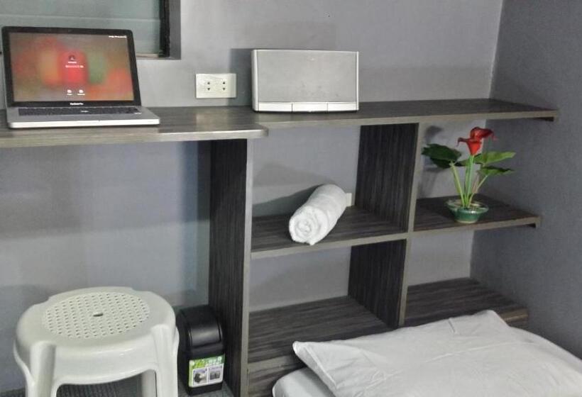 اتاق استاندارد, Ervoruto Hostel Makati