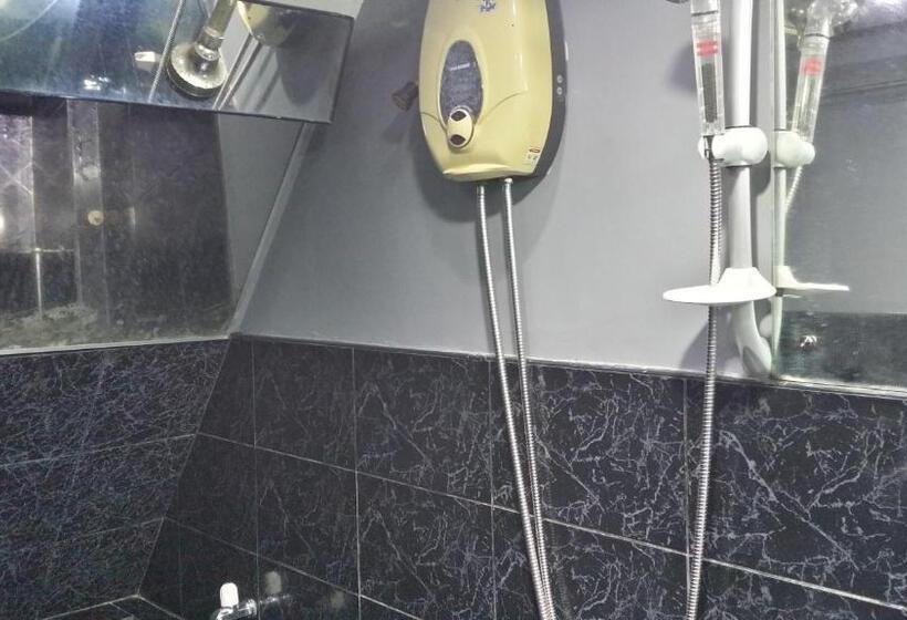 استودیوی استاندارد, Ervoruto Hostel Makati