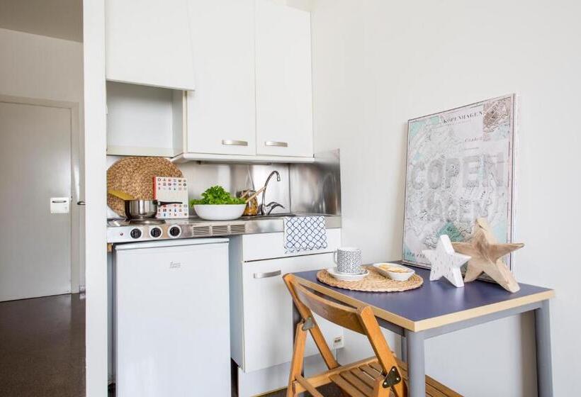 استودیوی استاندارد, Residencia Universitaria As Burgas