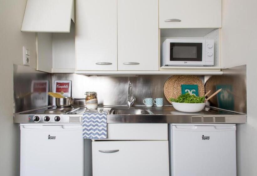 استودیوی کلاسیک, Residencia Universitaria As Burgas