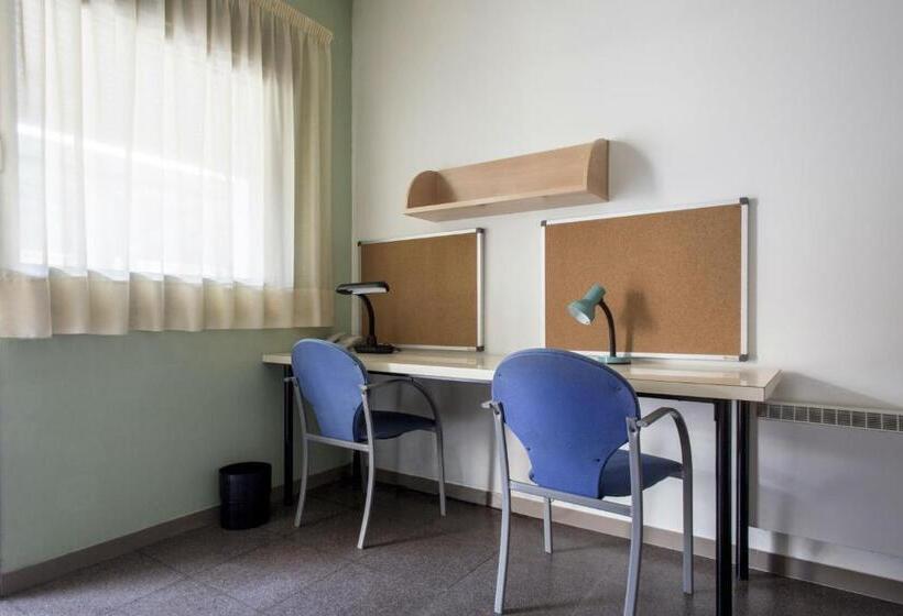 استودیو خانوادگی, Residencia Universitaria As Burgas