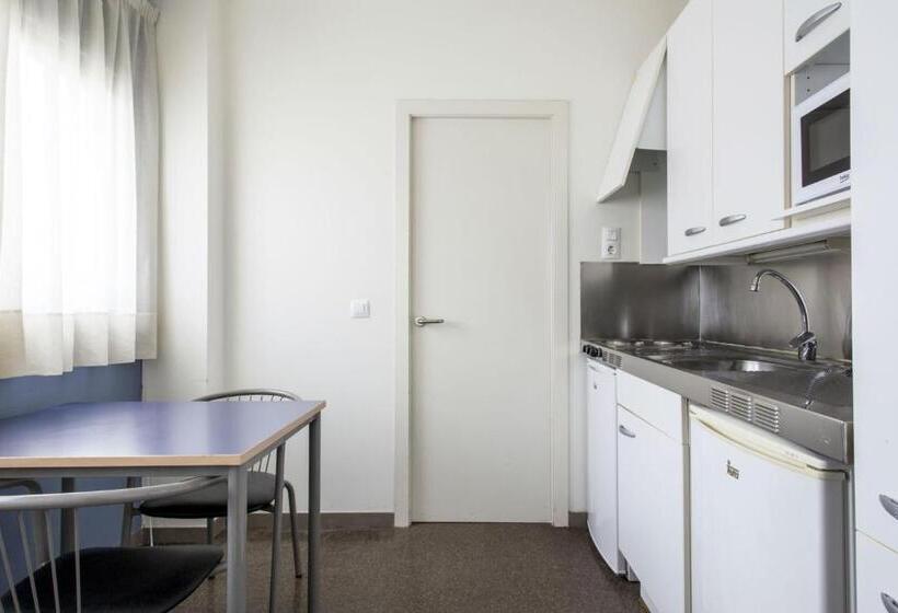 اتاق استاندارد چهار تخته, Residencia Universitaria As Burgas