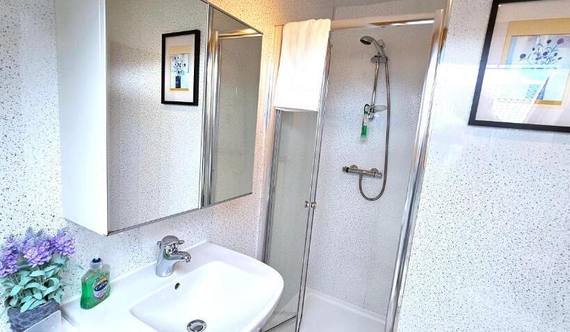اتاق استاندارد یک نفره, Mystayinn Kinloch Lodge