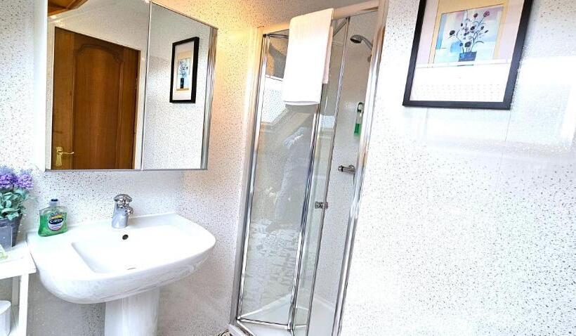 اتاق استاندارد یک نفره, Mystayinn Kinloch Lodge