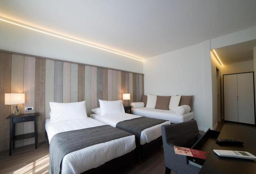 اتاق استاندارد سه تخته با چشم‌انداز استخر, Cascina36 B&b