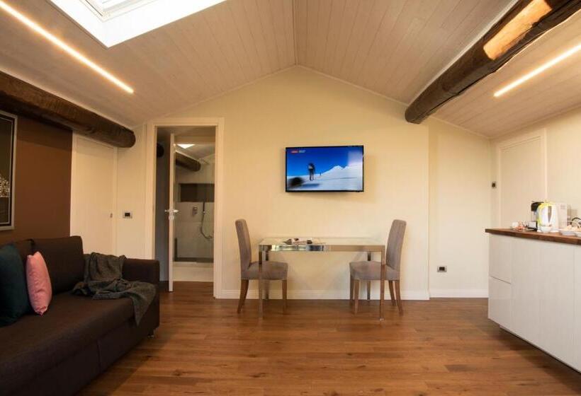 اتاق لوکس چهار تخته, Cascina36 B&b