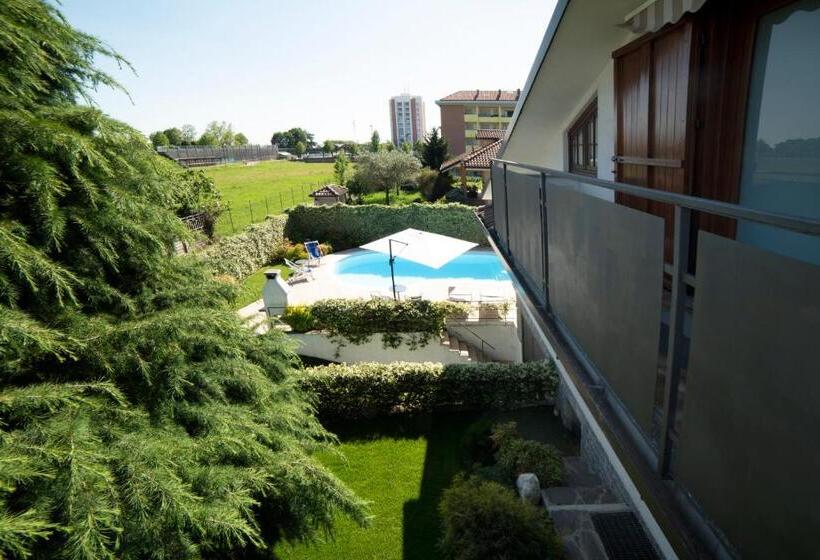 اتاق لوکس چهار تخته, Cascina36 B&b