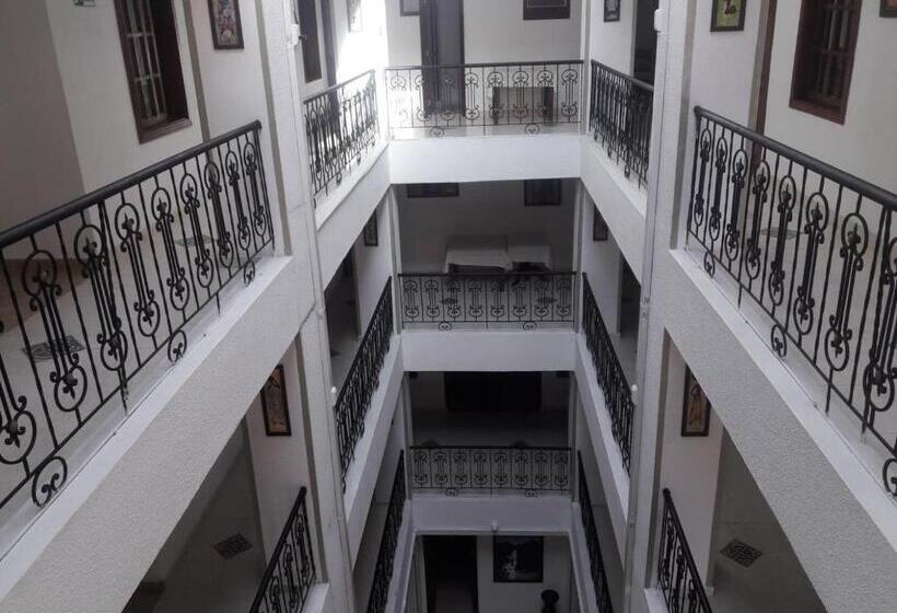 اتاق استاندارد سه نفره, Davinci Calarca