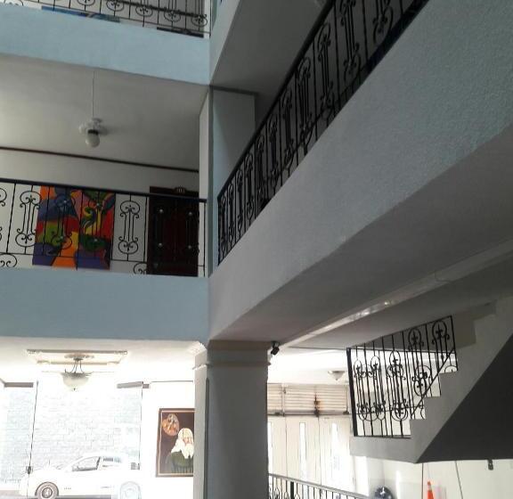 اتاق استاندارد سه نفره, Davinci Calarca