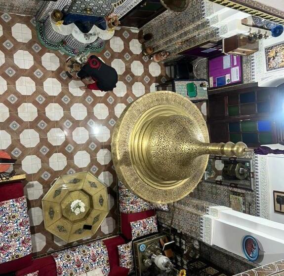 اتاق استاندارد سه نفره, Riad Abqari Youssefi