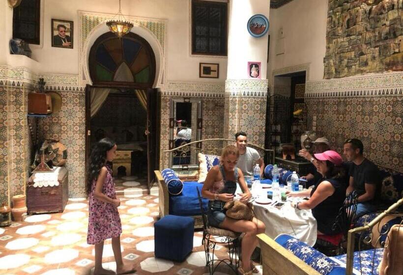 اتاق سوپریور خانوادگی, Riad Abqari Youssefi