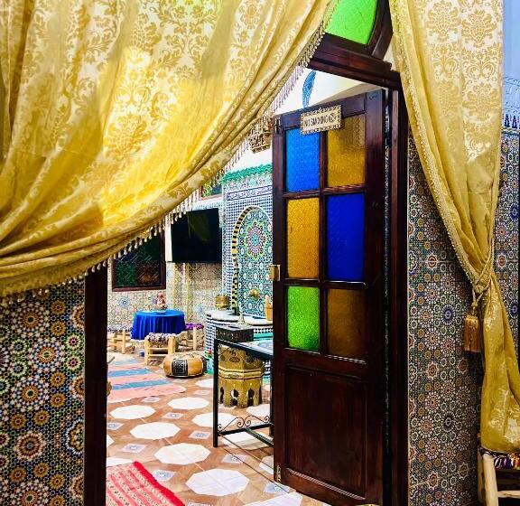 اتاق سوپریور سه تخته, Riad Abqari Youssefi