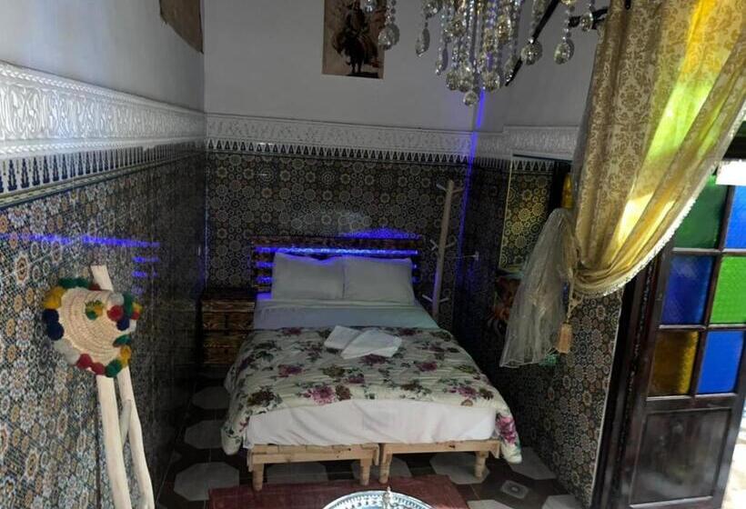 اتاق سوپریور سه تخته, Riad Abqari Youssefi