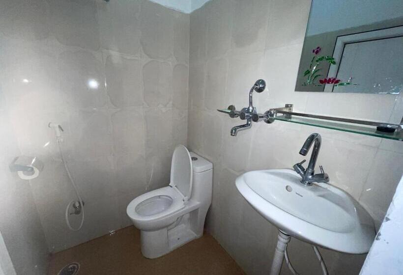 اتاق استاندارد با چشم‌انداز دریاچه, Yuriko Guest House