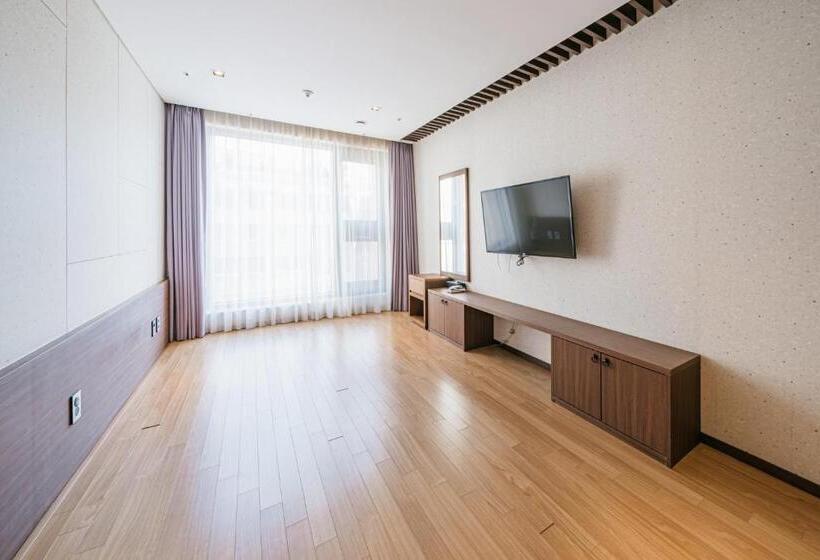 اتاق استاندارد سه نفره, Air City Jeju