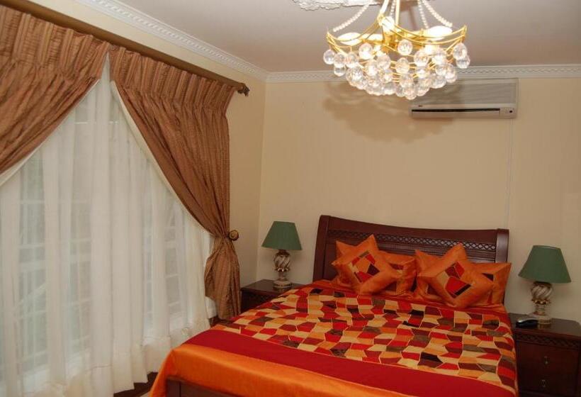 سوییت با چشم‌انداز استخر, Falcon Crest Suites