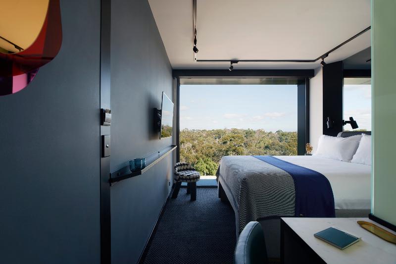 标准间, Tribe Perth