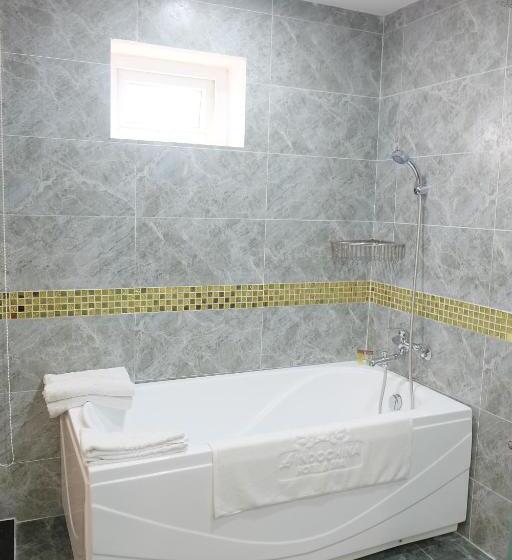 اتاق استاندارد چهار تخته, Le Indochina Hotel & Beach Da Nang City