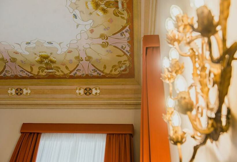 سوئیت پرزیدنت, Villa Pulejo