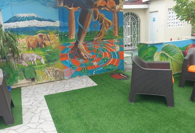 اتاق لوکس, Dancehall Hostel