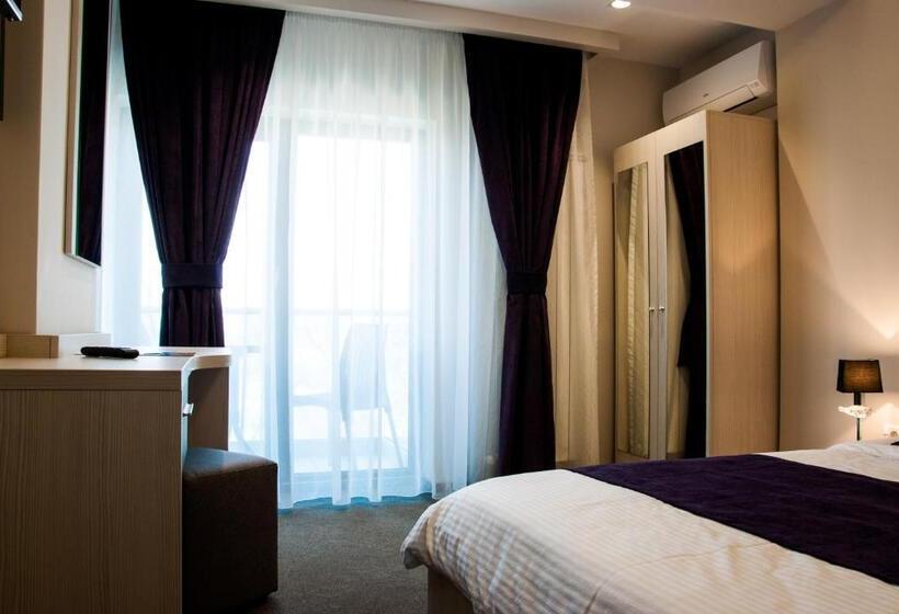 سوییت با چشم‌انداز جانبی دریا, Milano Blue Mamaia