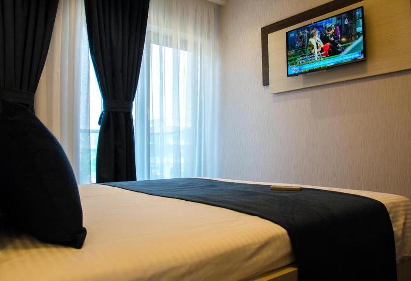 سوییت با چشم‌انداز دریا, Milano Blue Mamaia