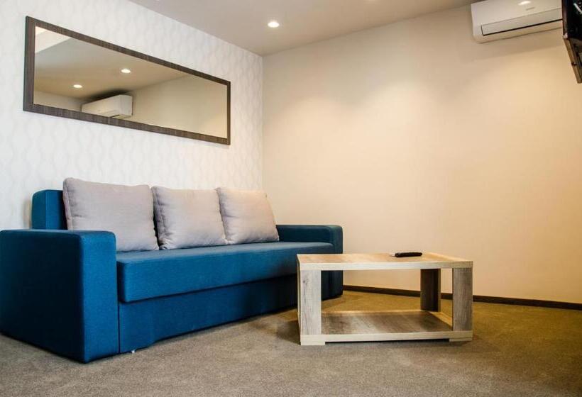 سوییت با چشم‌انداز دریا, Milano Blue Mamaia