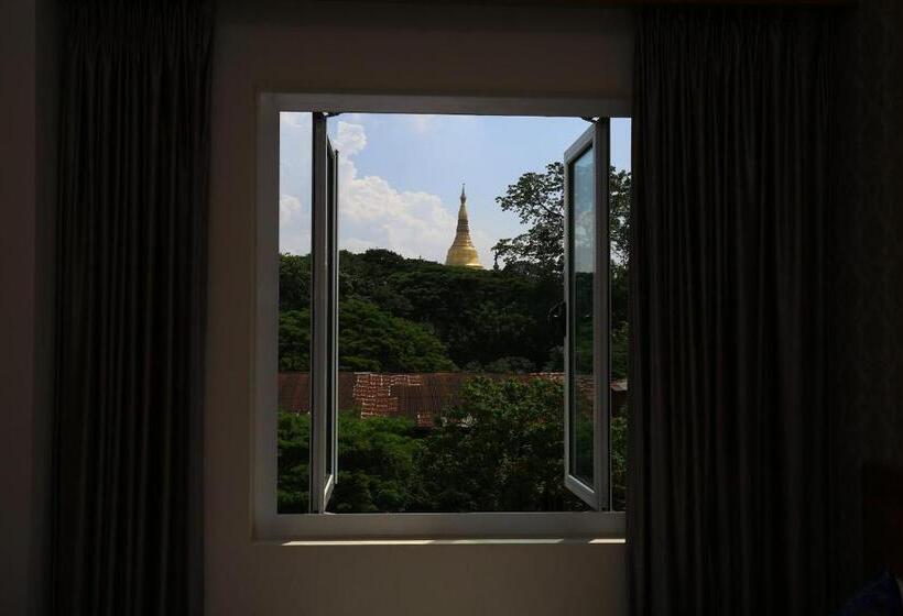 اتاق لوکس با چشم‌انداز, Shwe Yee