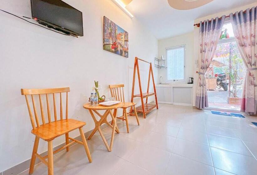 خانه یا کلبه ی ییلاقی با نمای استخر, Mui Ne Sunlight Villa