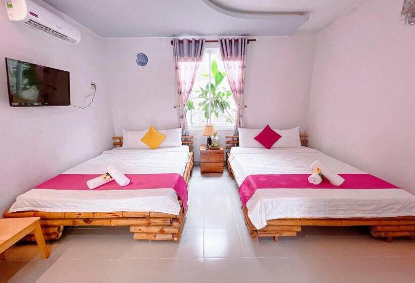 خانه یا کلبه ی ییلاقی با نمای استخر, Mui Ne Sunlight Villa