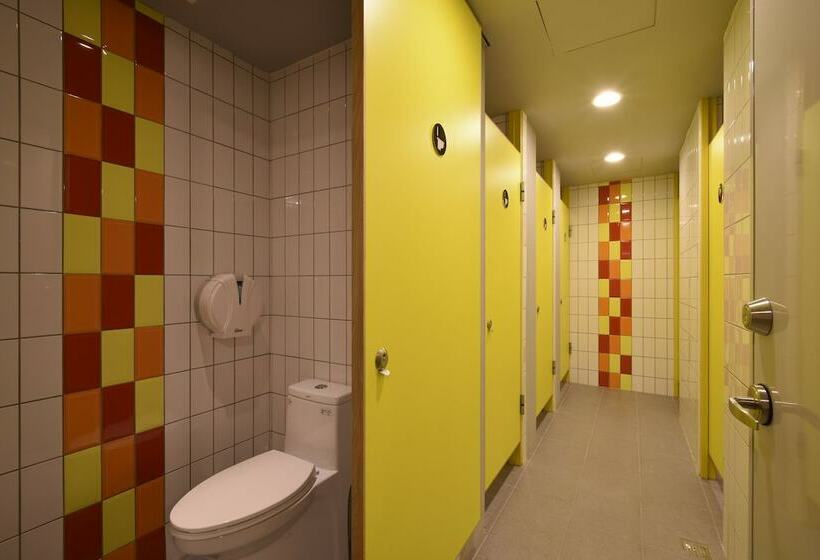 تختخواب در اتاق مشترک, Taipei Travelers International Hostel