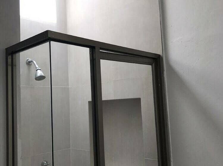 اتاق لوکس, Hostal Urbano