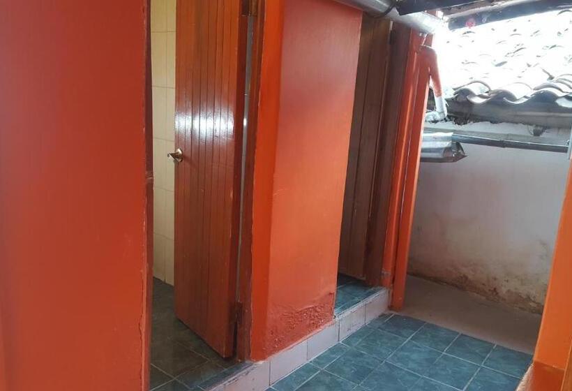 带共用浴室的标准房间, Killari Hostal